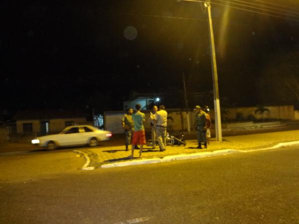 Acidente envolvendo motociclista e pedestre na Av. Dirceu Arcoverde.(Imagem:FlorianoNews)
