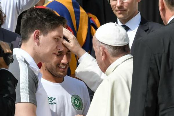 Papa Francisco recebe delegação da Chapecoense.(Imagem:Correio Braziliense)