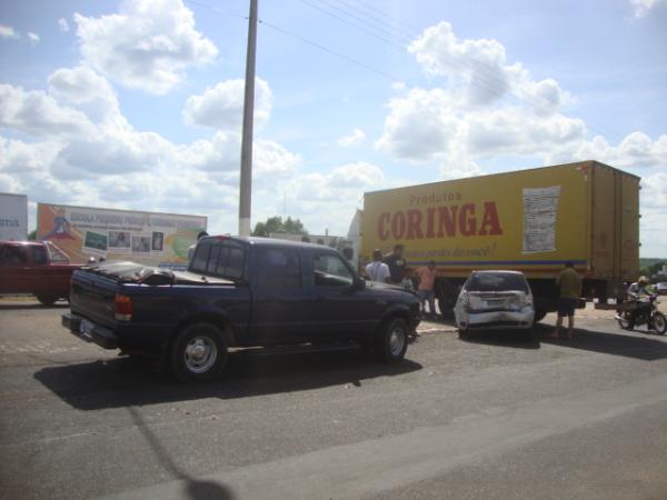 Acidente ocorrido na Av Dirceu Arcoverde.(Imagem:FlorianoNews)