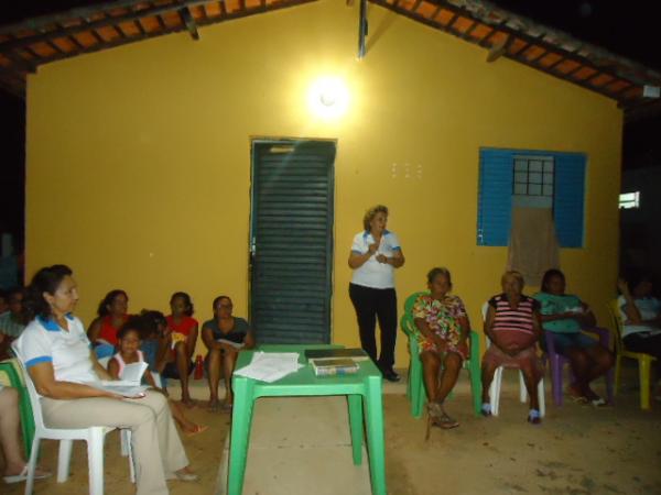 Fieis participam de novena de Nossa Senhora do Desterro.(Imagem:FlorianoNews)