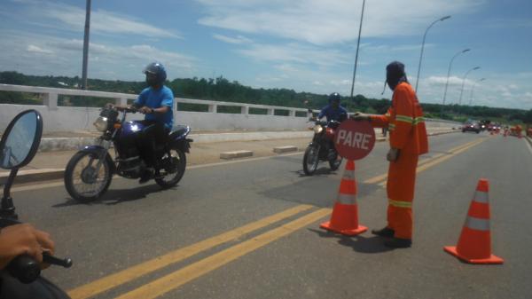 DNIT realiza Operação Tapa-buracos na Ponte sobre o rio Parnaíba.(Imagem:FlorianoNews)