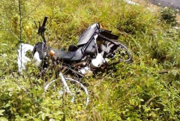 Motocicleta com placa de Floriano se envolve em acidente em Picos.(Imagem:180graus)