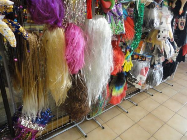 Lojas vendem adereços para o carnaval(Imagem:Floriano News)
