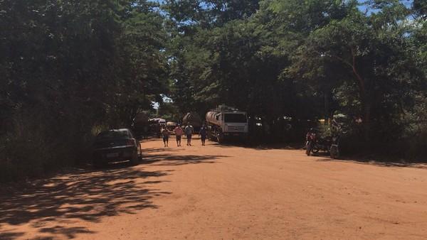 Caminhões estão presos no terminal de petróleo de Teresina.(Imagem:Lorena Linhares/G1)