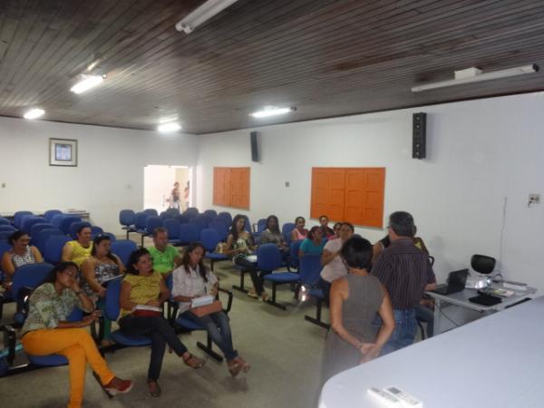 Secretaria de Educação de Floriano realizou treinamento com professores.(Imagem:FlorianoNews)
