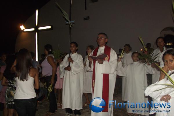 Católicos comemoram Domingo de Ramos. (Imagem: FlorianoNews)