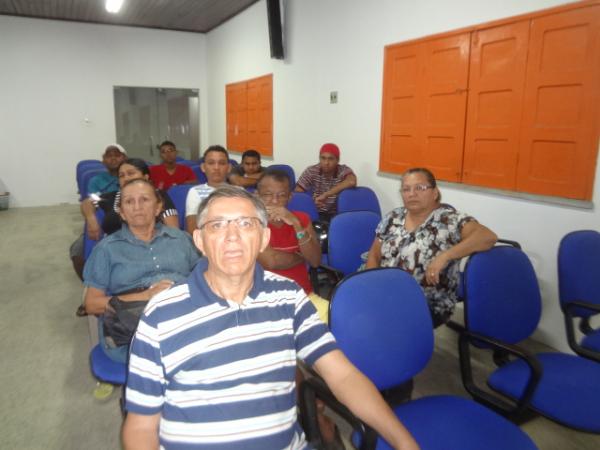 Representantes de blocos e escolas de samba discutem carnaval 2013.(Imagem:FlorianoNews)