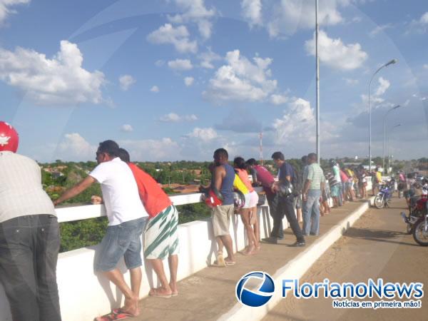 Jovem que pulou da ponte em Floriano ainda não foi encontrada. (Imagem:FlorianoNews)