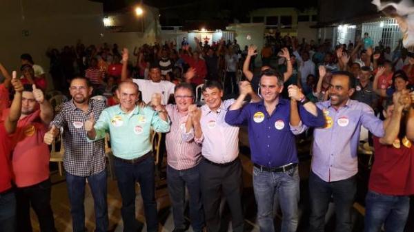 Wellington Dias participa do lançamento da campanha de Merlong Solano em Floriano.(Imagem:FlorianoNews)