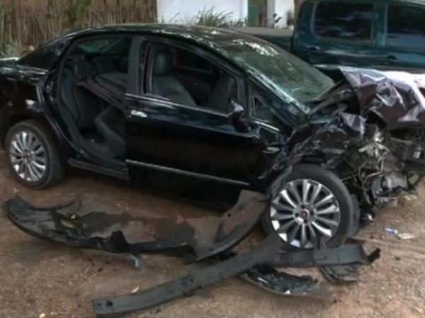 Carro do motorista suspeito de provocar a colisão está no posto da PRF em Teresina.(Imagem:Reprodução/TV Clube)