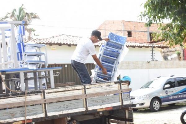 Educação entrega carteiras em escolas da rede municipal de Floriano.(Imagem:SECOM)