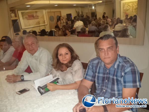 Luiz Gonzaga reúne amigos em lançamento de livro em Floriano.(Imagem:FlorianoNews)