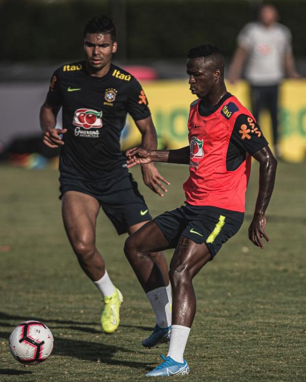 Vinicius Junior, atacante do Real, durante treino: ele pediu ao companheiro de Madrid Casemiro para lhe ajudar na Seleção.(Imagem: Pedro Martins / MoWA Press)