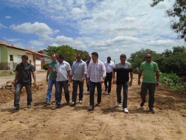 Joel Rodrigues e o Secretário de Estado dos Transportes visitam obras de 12 milhões em Floriano.(Imagem:FlorianoNews)