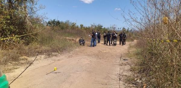 Corpo carbonizado foi encontrado na Zona Norte de Teresina.(Imagem:Gilcilene Araújo/G1)