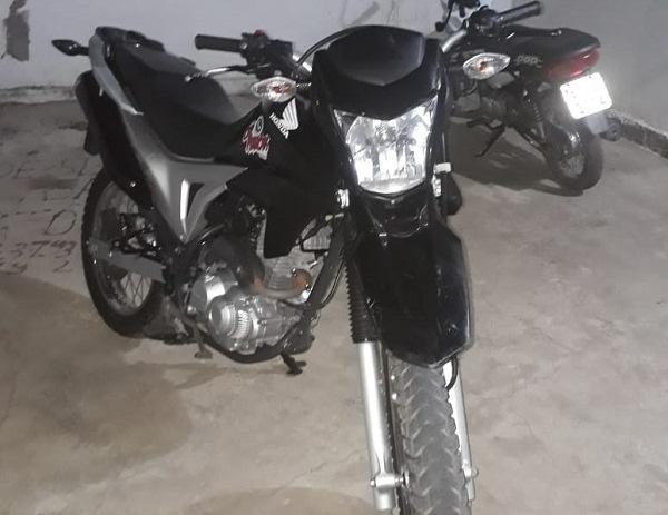 Motocicleta é tomada de assalto no Loteamento Conviver.(Imagem:Divulgação/Whats App)