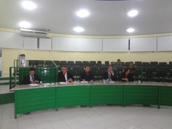 Em Sessão Extraordinária, vereadores aprovam parcelamento previdenciário do município.(Imagem:FlorianoNews)