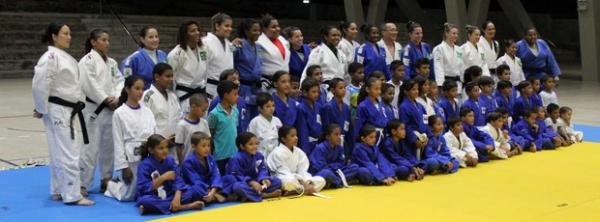 Seleção Feminina de Judô durante treinamento em Teresina.(Imagem:Emanuele Madeira)