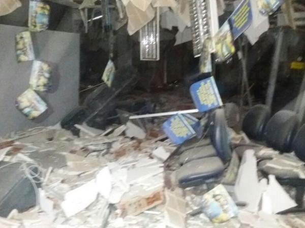 Agência de Curimatá ficou totalmente destruída com a explosão.(Imagem:Divulgação/Polícia Militar)