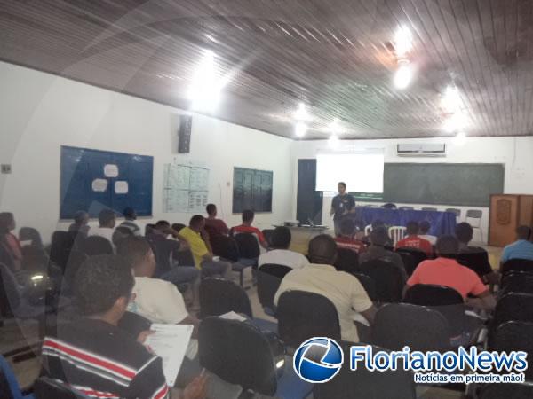 Mototaxistas de Floriano participam de capacitação.(Imagem:FlorianoNews)