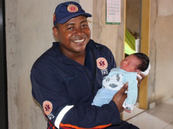 Técnico em enfermagem diz que parto e homenagem foram inesquecíveis.(Imagem:Gilcilene Araujo/G1)