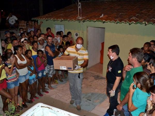 Peritos de Teresina foram acionados para retirar corpo do bebê.(Imagem:Danilo Bezerra/ Cidades na Net.com)