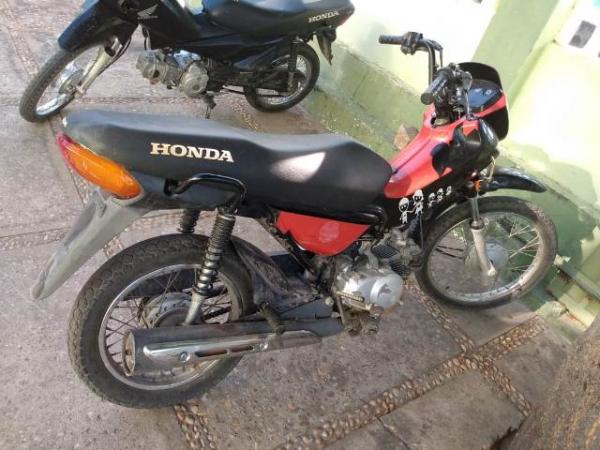 Motocicletas roubadas são recuperadas pela PM de Floriano.(Imagem:FlorianoNews)