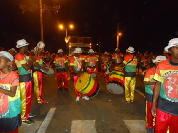 Sete Escolas do Grupo de Acesso se apresentaram no 1º dia de desfiles em Floriano.(Imagem:FlorianoNews)
