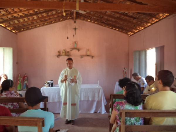 Povoado Altos encerra festejos de São Miguel com celebração eucarística.(Imagem:FlorianoNews)