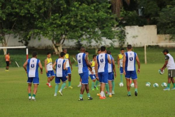 Equipe fez treino leve no Campo do Moto Club em São Luís.(Imagem:Luís Júnior)