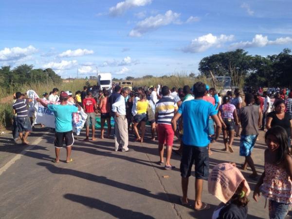 Manifestantes interditaram BR-316 às 12h40 desta segunda-feira (9).(Imagem:Fernando Brito/G1)