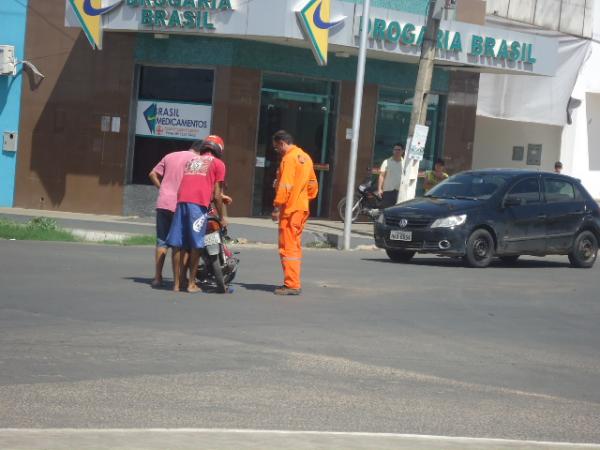 Semáforo apagado causa acidente na Avenida Dr. José Ribamar Pacheco.(Imagem:FlorianoNews)