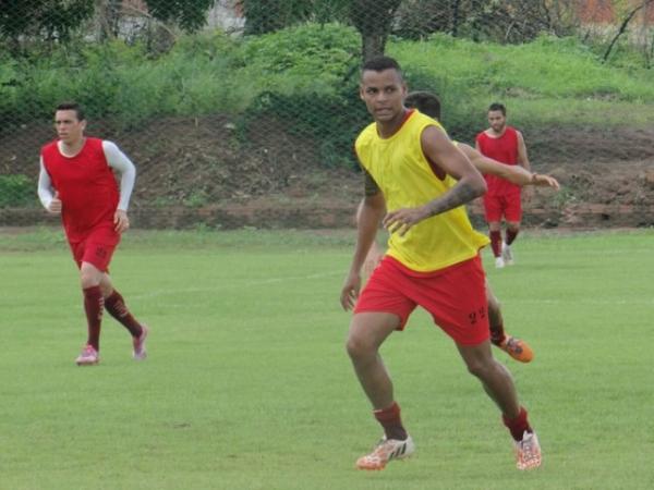 Sandro Costa treina pelo River-PI e pode estrear contra o Caiçara.(Imagem:Erica Paz)