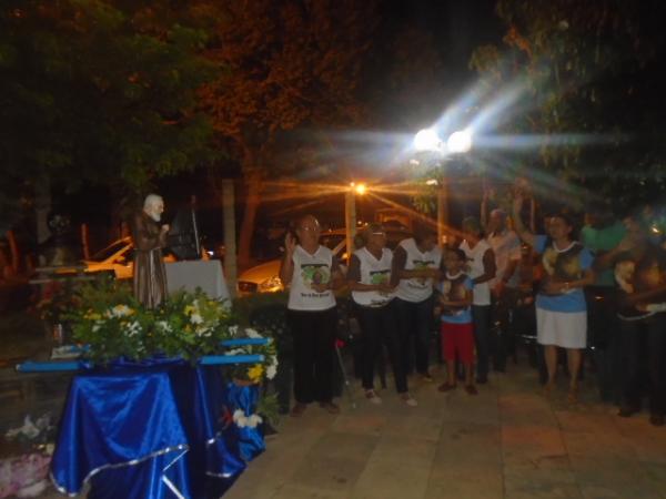 Devotos participam do encerramento dos festejos de São Pio de Pietrelcina.(Imagem:FlorianoNews)