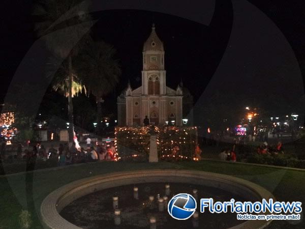 Apresentação do coral Feliz Idade marcou a abertura da Semana do Natal em Floriano.(Imagem:FlorianoNews)