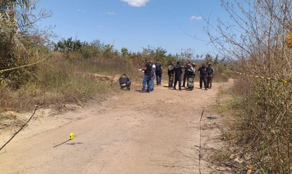 Corpo carbonizado foi encontrado na Zona Norte de Teresina.(Imagem:Gilcilene Araújo/G1)