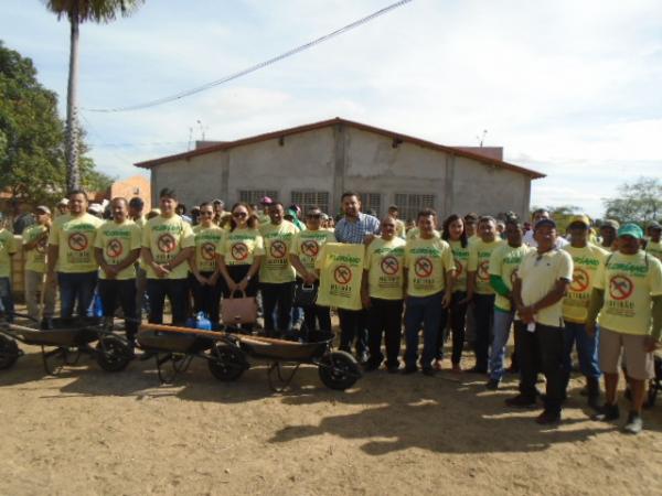 Prefeitura inicia mutirão de limpeza em Floriano.(Imagem:FlorianoNews)