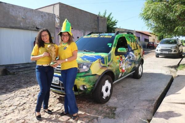 Geovana e Ana Paula em clima de Copa do Mundo.(Imagem:Lorena Linhares/G1)