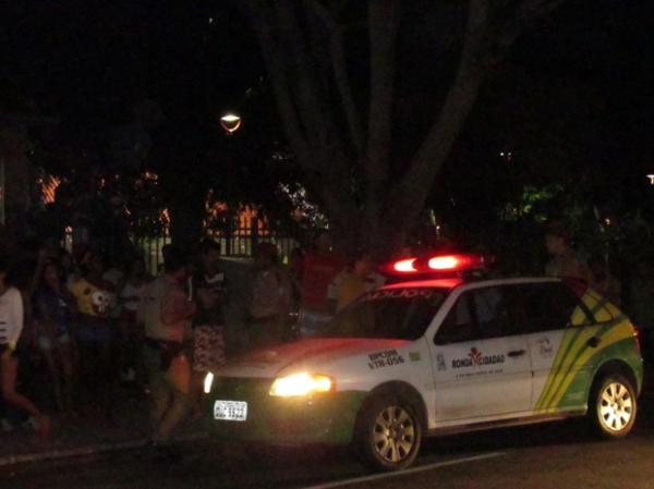 Polícia Militar e Rone foram acionadas para conter tumulto em shopping.(Imagem:Patrícia Andrade)