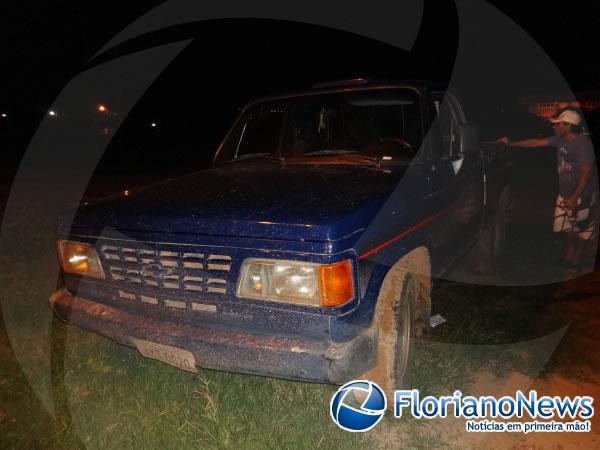 Carro furtado em Floriano é encontrado abandonado em matagal em Barão de Grajaú.(Imagem:FlorianoNews)
