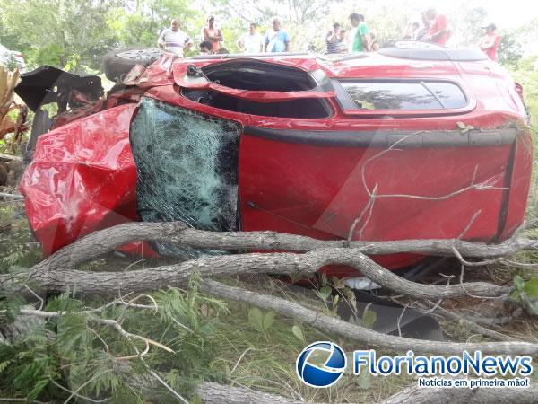 Jovem morre ao colidir em árvore na BR 343(Imagem:FlorianoNews)