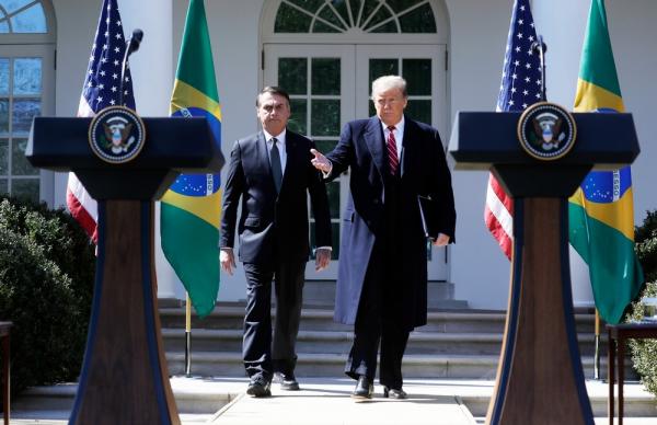 O presidente Jair Bolsonaro com o presidente dos EUA Donald Trump, em março do ano passado, na Casa Branca(Imagem:Evan Vucci/AP)