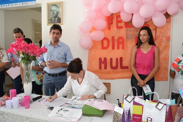 Pacientes do Posto de Saúde Dirceu Arcoverde são homenageadas pelo Dia Internacional da Mulher.(Imagem:Secom)