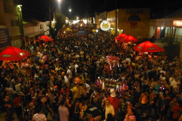 Zé Pereira dá brilho ao Carnaval das Luzes de Floriano(Imagem:FlorianoNews)