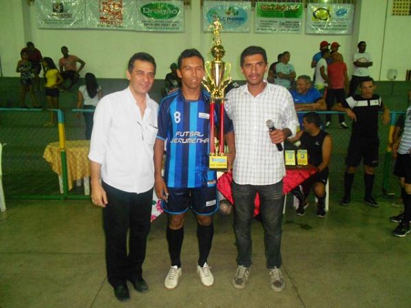 Prefeito Gilberto Júnior é homenageado na final da Taça Cidade de Floriano.(Imagem:Secom)