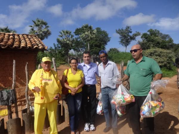 Prefeito Gilberto Júnior distribuiu cestas básicas nas comunidades rurais de Floriano.(Imagem:FlorianoNews)