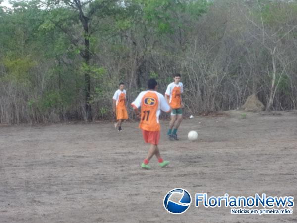 Rally e partida de futebol agitaram povoado Barreiro. (Imagem:FlorianoNews)