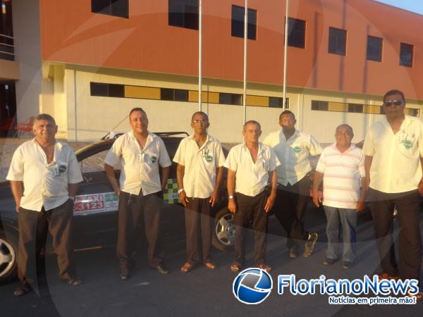 Taxistas protestam contra transportes clandestinos no Terminal Rodoviário de Floriano.(Imagem:FlorianoNews)