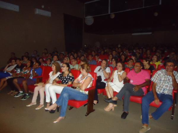 Amauri Jucá arranca gargalhadas em show de humor em Floriano.(Imagem:FlorianoNews)