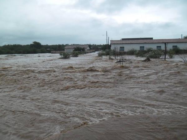 Cidade tomada pela água no domingo (24) após estouro de barragem.(Imagem:Glória Nunes/Arquivo Pessoal)